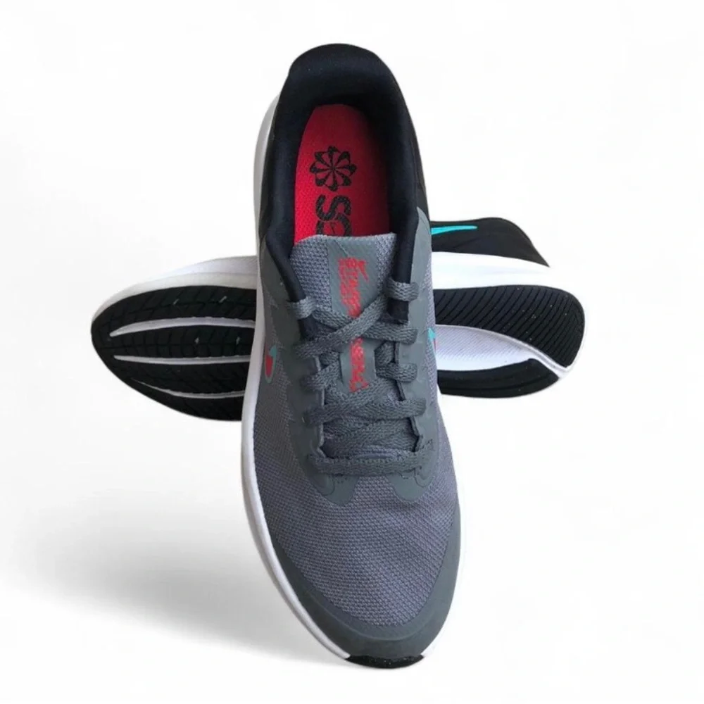 Nike Kids Star Runner 3 sneaker Smoke Grey/Siren Red-black 4.5 Big Kid